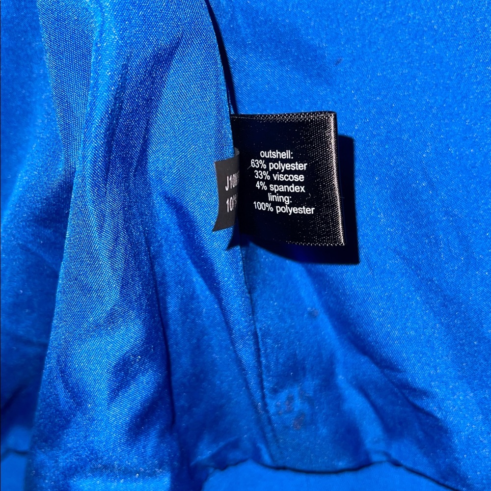 The Limited Collection Suit - Picture 4 of 4